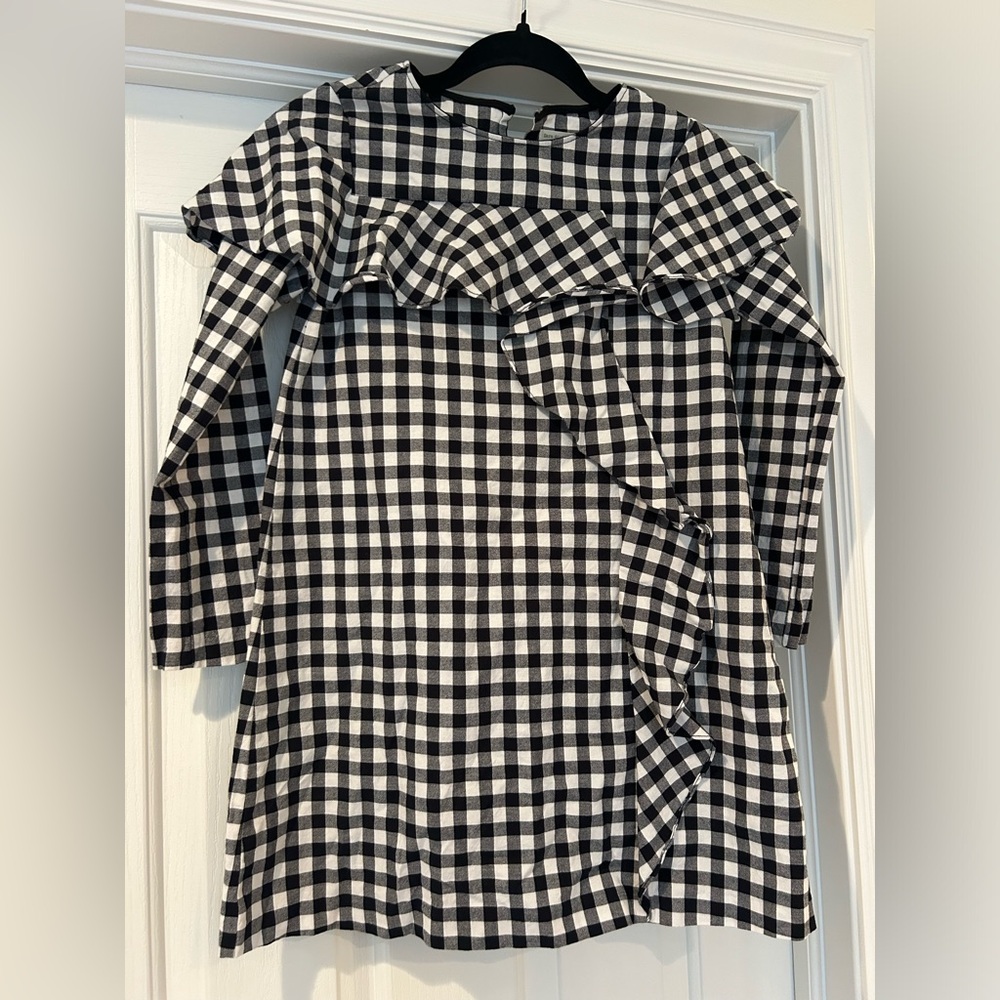 Zara girls black and white dress. New without tags.